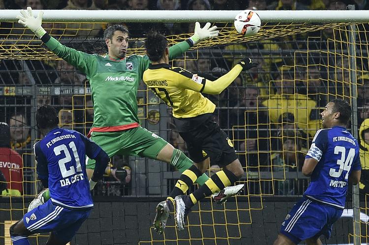 Flyvende. Pierrre-Emerick Aubameyang headede effektivt og med stil ind mod Ingolstadt. 