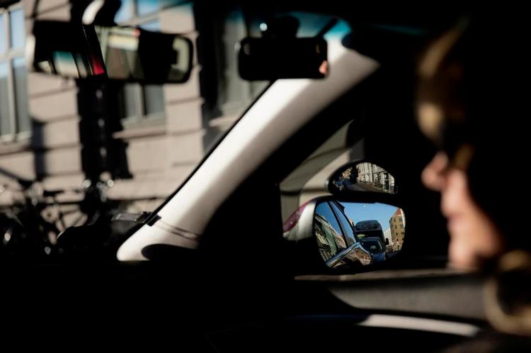 Vejvrede. Trafikforskere skal nu undersøge, hvorfor flere og flere ser rødt i trafikken. Arkivfoto: Peter Hove Olesen 
