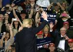Favorit. Begejstrede folkemængder møder Donald Trump, uanset hvor han tager hen. 