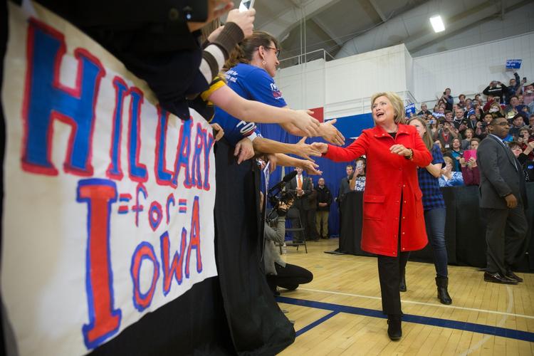 Valg. Selv hvis Clinton skulle tabe i Iowa og New Hampshire, vil hun stadig være favorit til den samlede sejr, når South Carolina og de øvrige sydstater med mange sorte stemmer som de næste. 