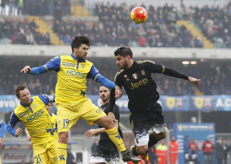 sejrsstime. Juventus' Alvaro Morata (th) scorede to gange i dagens kamp mod Chievo. 
