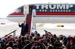 Populær. Donald Trump er mange republikaneres håb om en ny præsident og en ny tid for USA. Her er forretningsmanden og mangemillardæren landet i Dubuque i staten Iowa. Til temasangen fra storfilmen 'Air Force One'. 
