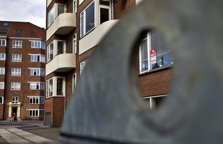 VENTETID. Først når sælgeren har skrevet under, er der indgået en bindende bolighandel. Det er mange købere ikke klar over, og det kan blive en ubehagelig overraskelse, når boligen bliver solgt til andre. 