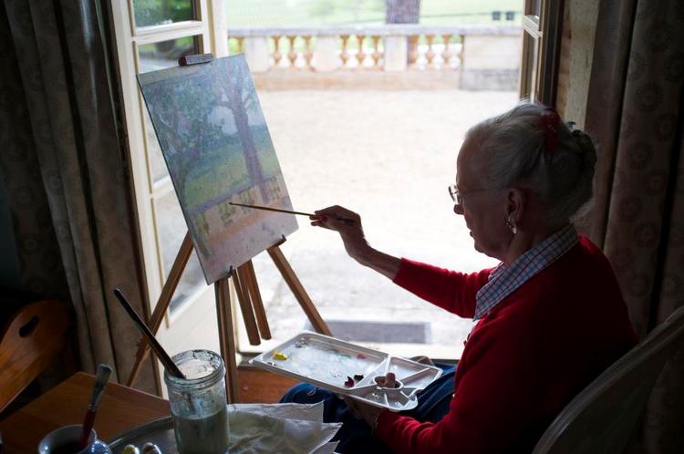 Passion. Dronningen fortæller i programmet, at hun kan mærke, hun bliver tager alvorligt som kunstner. 