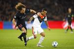 salgbar. Alex Teixeira (th) fra  Shakhtar Donetsk er angiveligt meget tæt på et skifte til Liverpool. Men alt skal falde på plads, inden handelsvinduet lukker ved midnatstid. 