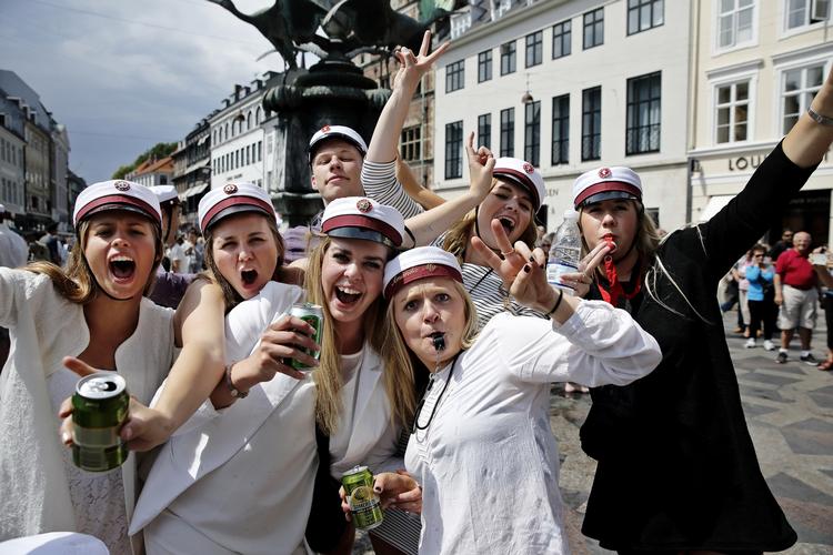 krav. Regeringen er på vej med et udspil til en ny gymnasiereform, hvor en af de store ændringer er et karakterkrav på 4 i snit i dansk og matematik for at komme ind. 