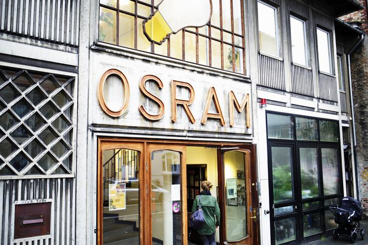 Folkelig. Modeshowet er åbent for alle, og bliver her på Osramhuset på Nørrebro. 