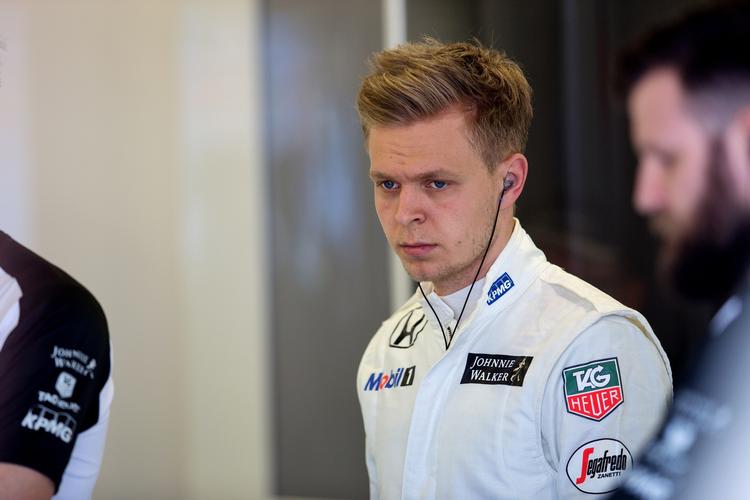 Exit. Kevin Magnussen står til januar uden kontrakt. Han kan dog glæde sig over lidt ros fra en chef, der tidligere har leveret hårde ord om danskeren. 