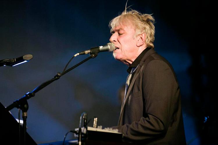 Følelser i klemme. John Cale og Lou Reed var sammen i Velvet Underground og forblev arvevenne fjender hele livet. Så døde Reed. Og Cales sorg blev til raseri. Eksorcisme kalder han det. 