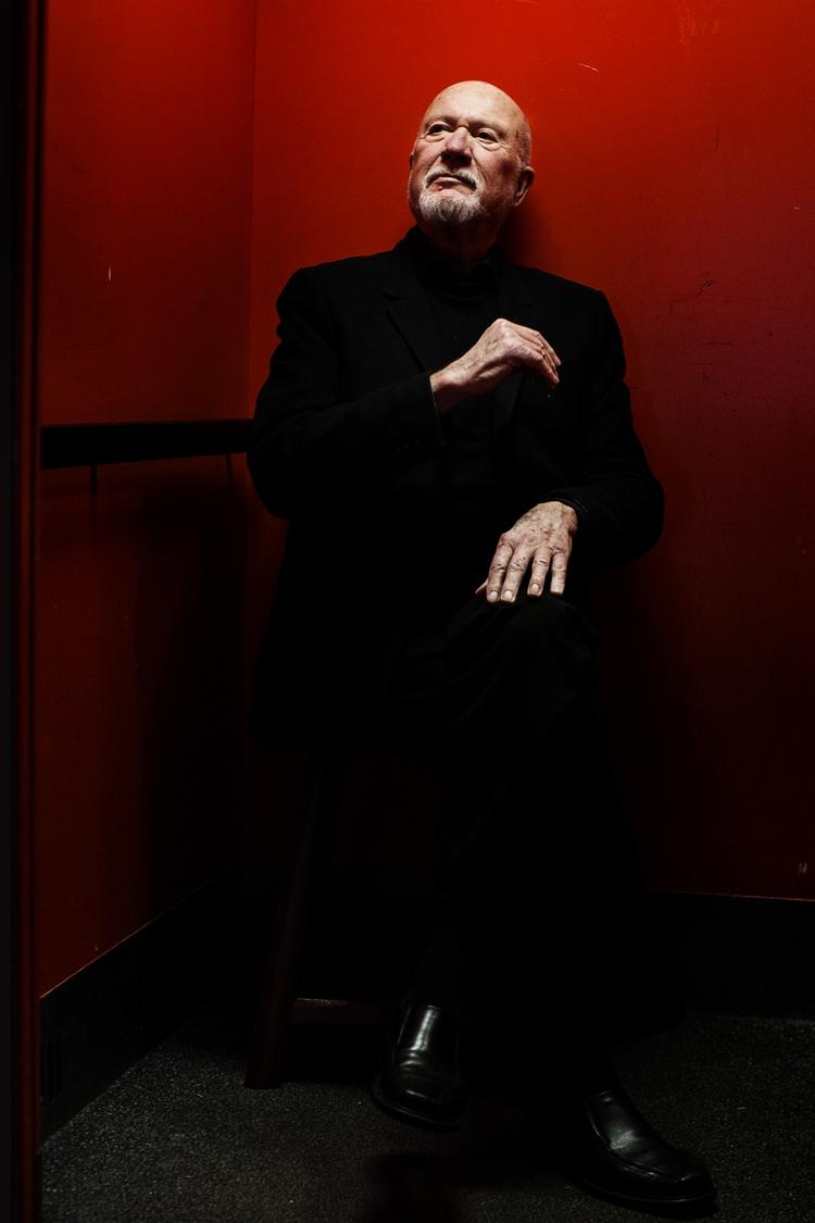 kritik. Dansk Folkeparti har være efter mange af DR's dramaserier i tiden løb. Med '1864' generede Ingolf Gabold partiet, fordi han synes at »deres politik i forhold til den globaliseringsproces, vi er inde i, simpelthen er forkert«. 