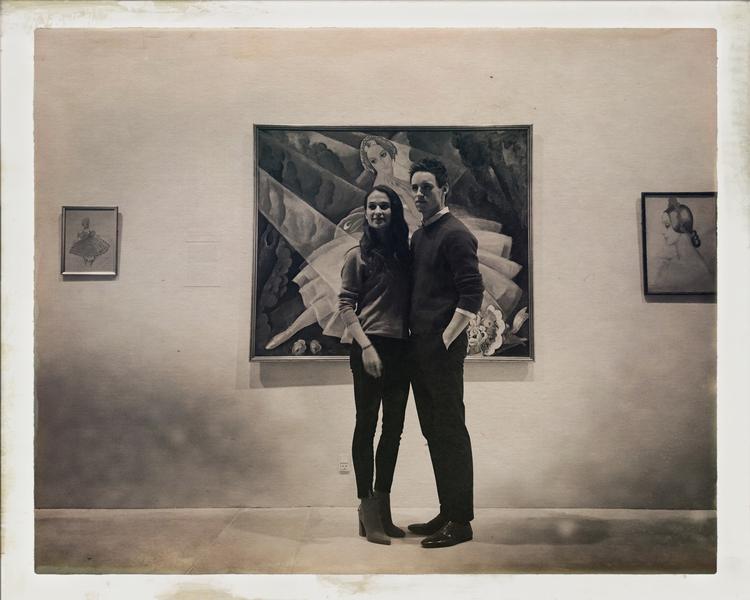 Svenske Alicia Vikander og britiske Eddie Redmayne spiller det kontroversielle kunstnerægtepar fra 20'ernes København og Paris, Gerda og Einar Wegener. 