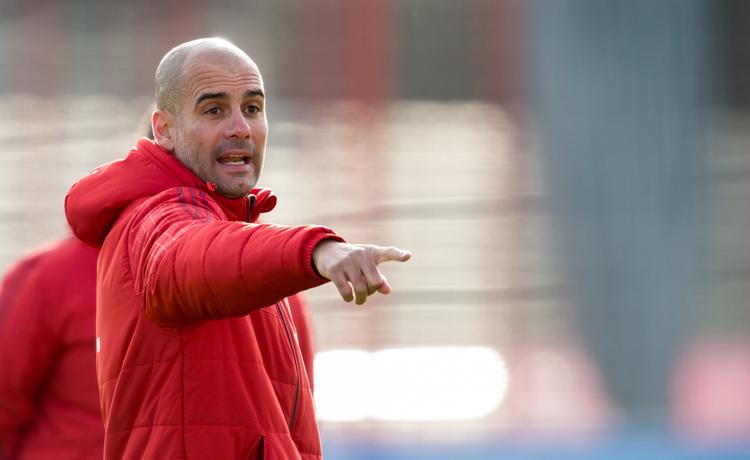 Rejseklar. Skal Guardiola mon til en klub i London eller en klub i Manchester? 