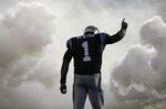 Super-cam. Cam Newton er quarterback for Carolina Panthers. Den unge anfører kan muligvis score sit første mesterskab mod en meget gammel Peyton Manning. 