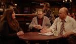 familiebøvl. Far, datter og fætter trænger til at tale, men lytter ikke til hinanden i 'Horace and Pete'. Framegrab fra serien.