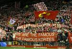 protest. Liverpools fans er loyale mod klubben og støtter spillerne. Men en kraftig prisstigning på billetter giver anledning til en masse-udvandring. 