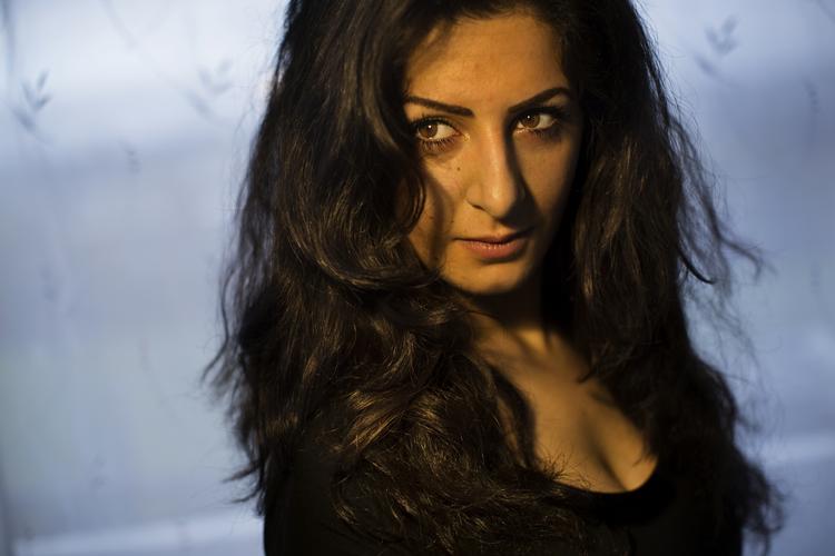 tur/retur. Danskkurdiske Joanna Palani har rejst frem og tilbage mellem Danmark og fronten i Irak, hvor hun har kæmpet mod IS. 