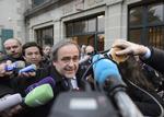 Boycott. Michel Platini er stærkt utilfreds med den behandling, han har fået af Fifas etiske komité. 