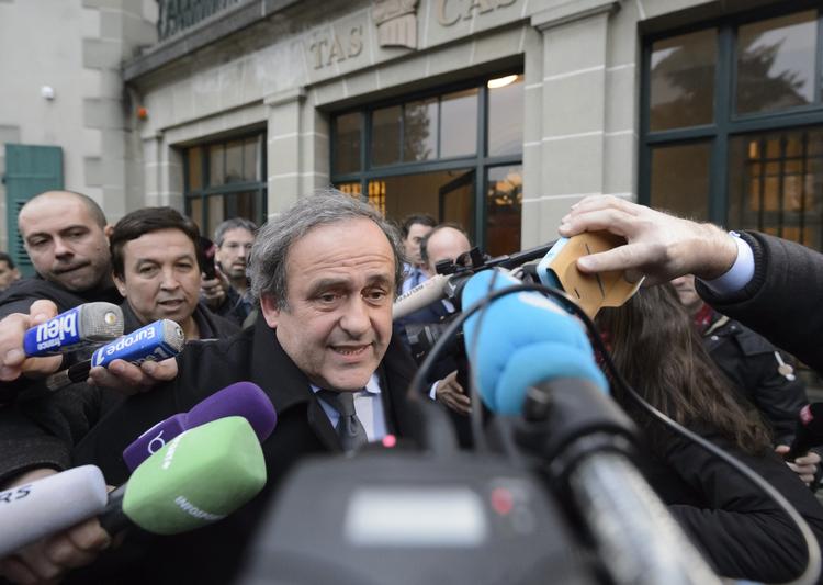 Boycott. Michel Platini er stærkt utilfreds med den behandling, han har fået af Fifas etiske komité. 