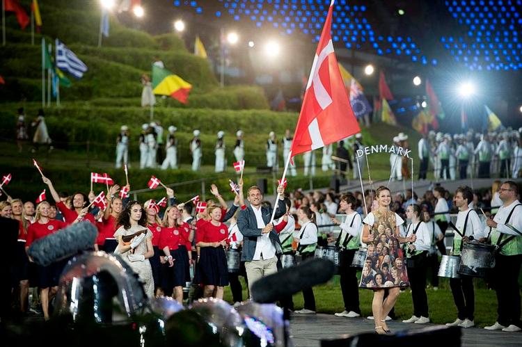 ÆREN. I 2012 var det kajakroeren Kim Wraae, der førte an for den danske OL-delegation. 