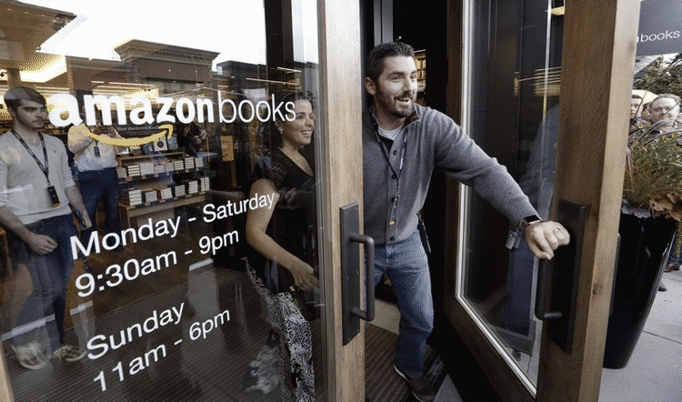MURSTEN. Amazon åbnede i november deres første, fysiske boghandel i Seattle. Nu vil de åbne endnu flere (Foto: Elaine Thompson/AP Photo). 