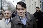 Urokkelig. Det var umuligt for kongressen at lokke svar ud af den amerikanske  medicin-rigmand Martin Shkreli - selv da snakken noget overraskende drejede ind på hans Wu Tang Clan-album til 2 millioner dollars. 
