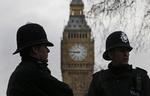 Politi. Betjente holder vagt tæt ved Big Ben i London. 