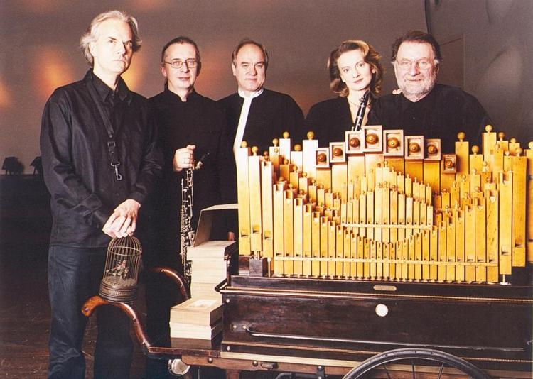 Blandet. Genreskel forsvandt, da de fem fremragende musikere rullede sig selv og musikken ud. PR-foto