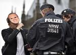 Karneval. Ved den første aften af Kölns traditionsrige karneval melder politiet i år om dobbelt så mange anmeldeser af seksuelle overgreb end tidligere. 