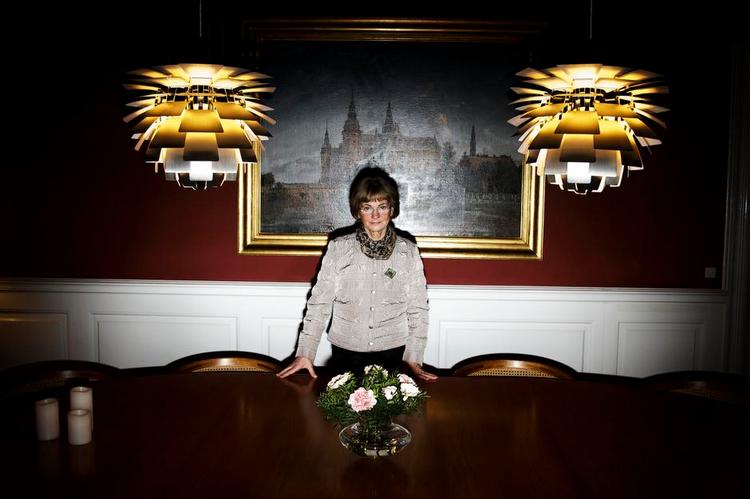 Formand. Pia Kjærsgaard har været medlem af Folketinget i 32 år. Først som fremskridtskvinde og nu som formand for Folketinget fra Dansk Folkeparti. Her er hun på sit formandskontor, hvorfra hun leder præsidiet og administrationen i Folketinget på 400 ansatte. 