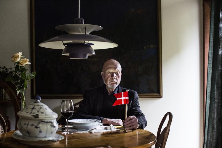 Drama. DR's tidligere dramachef forlod radiostudiet, da et medlem af Dansk Folkeparti dukkede op. Han gider ikke bruge energi på at diskutere med dem: »Det er et tidsspilde«, siger han. 