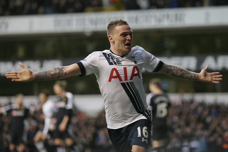 Flyvende. Tottenham har nu vundet fire kampe i streg og melder sig for alvor ind i titelkampen. Dagens tre point blev sikret af Kieran Trippier, der sendte Tottenham på sejrskurs efter lidt over en times spil. 