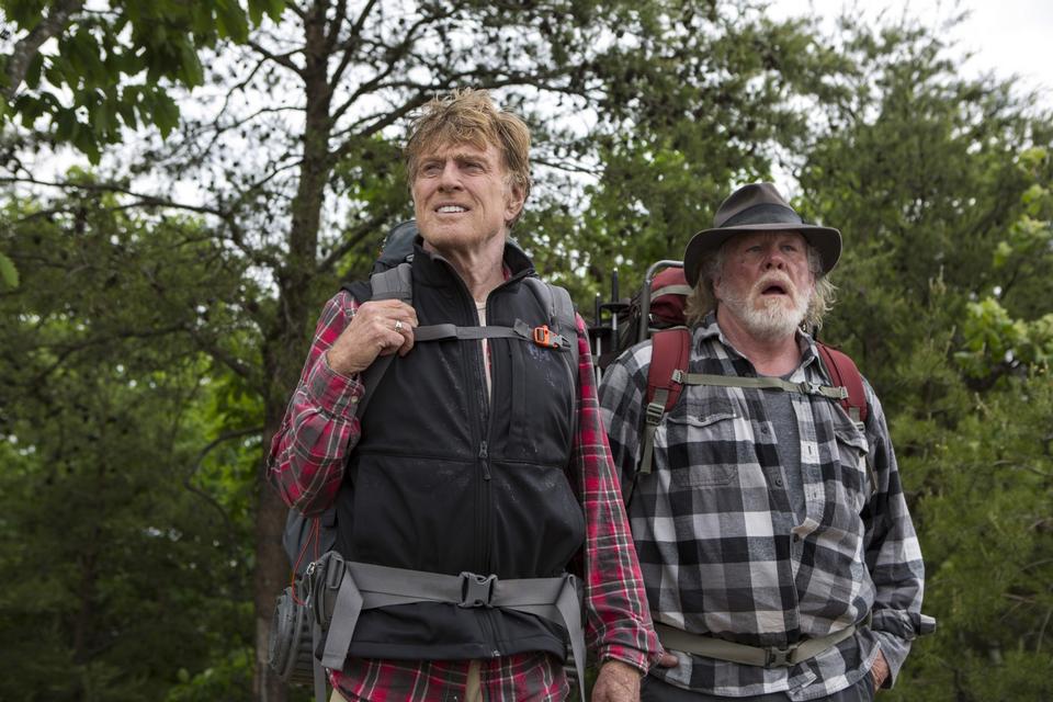 GÅTUR. I filmen 'A Walk in the Woods' fra 2015 spiller Nick Nolte (til højre) 'Stephen Katz', der sammen med sin barndomsven - spillet af Robert Redford - pludselig sætter sig for at gå hele vejen igennem 'The Appachian Trail' - en  lille gåtur på 3.500 kilometer. 