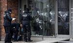 Politiet skød 21 skud tilbage mod Omar El-Hussein, da han angreb Krudthuset 14. februar sidste år. Flere af kuglerne sad fast i ruderne. 