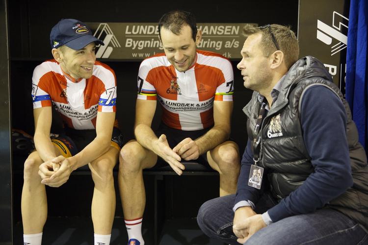 seksdagesløb. Alex Rasmussen og Jesper Mørkøv er på vej ind i topkampen igen. 