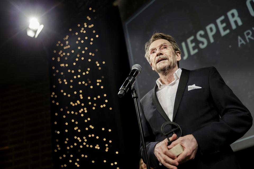 Årets mandelige bi-rolle tv-serie: Jesper Christensen (Arvingerne II) 