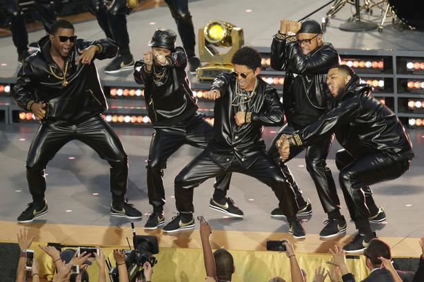 Bruno Mars var også på scenen i pausen. 
