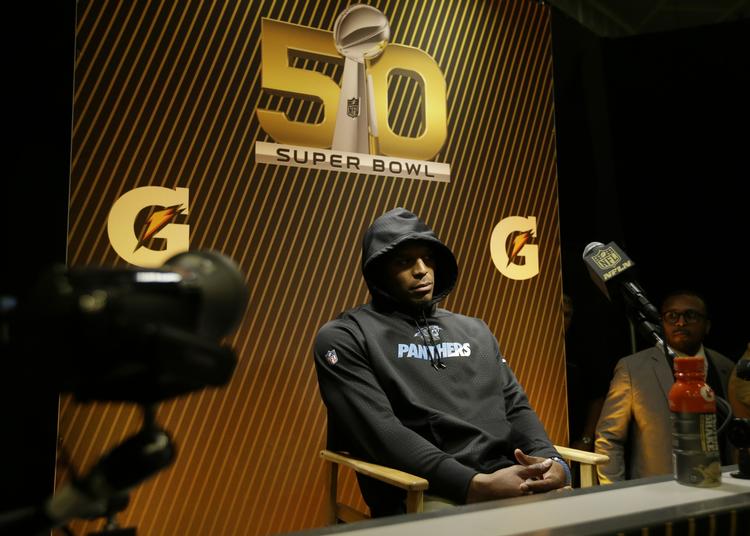 sur. Carolina Panthers' Cam Newton havde ikke de sædvanlige rappe svar klar, da quarterbacken blev interviewet efter nederlaget i Super Bowl til Denver Broncos. 