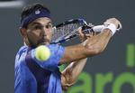 TÅLMODIG. På grusbaner kan Victor Estrella Burgos kunsten at vente på det rigtigt tidspunkt med at slå til. Det har skaffet ham foreløbig to fine ATP-titler. 
