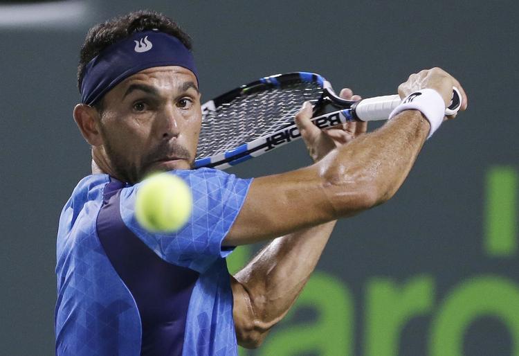 TÅLMODIG. På grusbaner kan Victor Estrella Burgos kunsten at vente på det rigtigt tidspunkt med at slå til. Det har skaffet ham foreløbig to fine ATP-titler. 