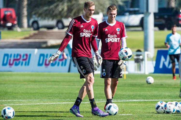 DUELLEN. Robin Olsen (tv.) er den ældste af de to målmænd, som kæmper om Stephan Andersens plads. Thomas Kaminski er 23 og 3 år yngre end Olsen, der er hentet i Frank Arnesens Paok i Grækenland. 