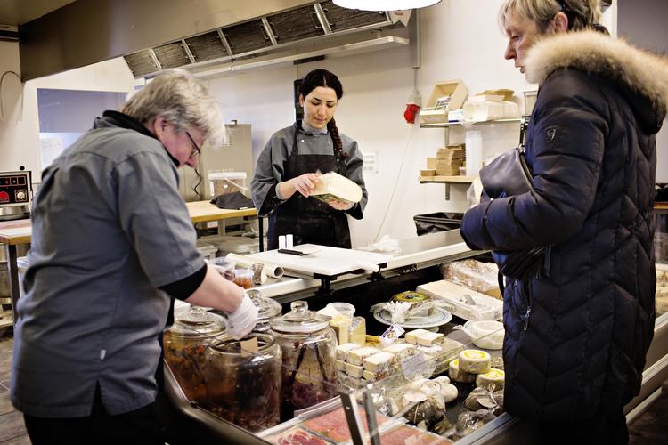 FORHANDLINGER. Når trepartsforhandlingerne starter, bliver et af emnerne blandt andet, hvordan vi får flygtninge i arbejde. 