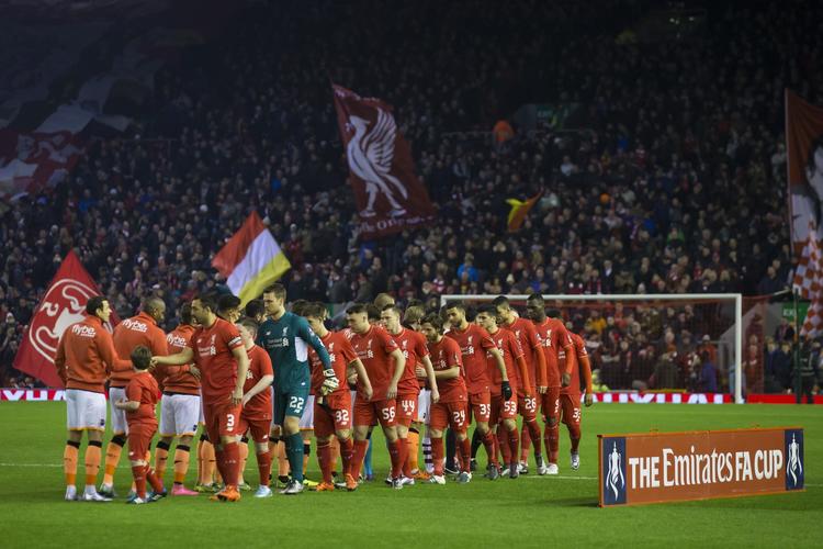 Prishop. Liverpools sæsonkortholdere betaler flest penge for at se deres hold på hjemmebane. Der er lagt op til, at priserne bliver endnu højere for mange af tilskuerne på Anfield til næste sæson. 