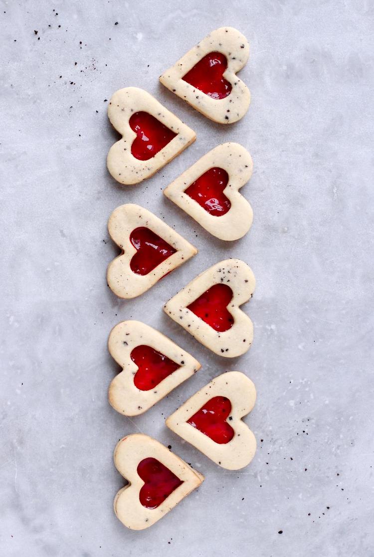 Hindbær. Rålakridspulver får modspil fra de syrlige hindbær. 