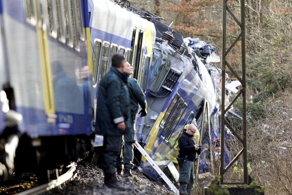 Ulykken skete på et såkaldt enkeltspor, hvor togene må køre 120 kilometer i timen, oplyser Deutsche Bahn. 