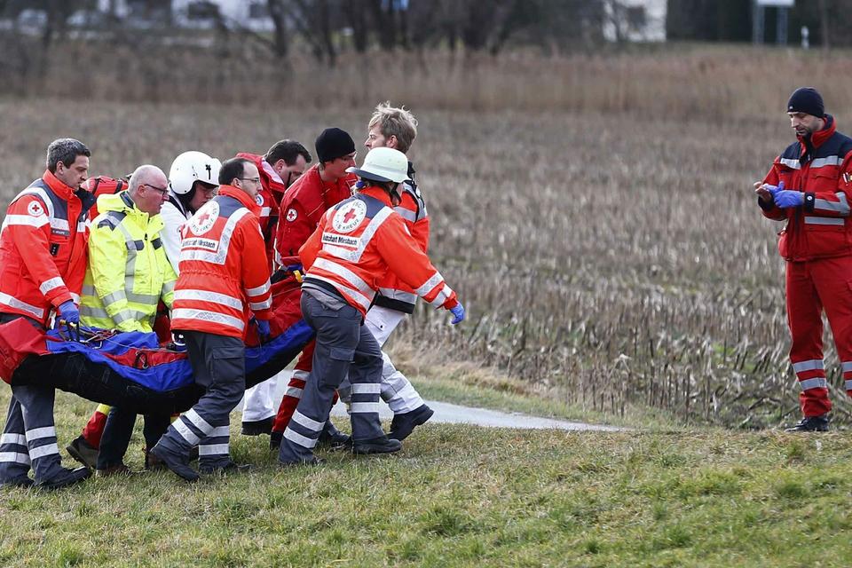 Mindst otte personer meldes dræbt og omkring 100 såret. 