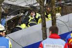Det er den største ulykke, vi har haft i år i denne region, og vi har mange læger, ambulancer og helikoptere på stedet, siger Stefan Sonntag, en anden talsmand for politiet, om ulykken ifølge the Mirror. 
