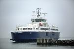 Udkantsfærge. Færgen mellem Hov og Sælvig forbinder Samsø med Jylland. Her er færgen på vej ind i Hov Havn. (Arkiv) 
