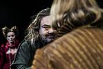 Galehus. Kong Lears magtliderlige datter Goneril (Benedikte Hansen), Kong Lear (Tommy Kenter) og hans trofaste forbundsfælle Kent (Henrik Lykkegaard). 