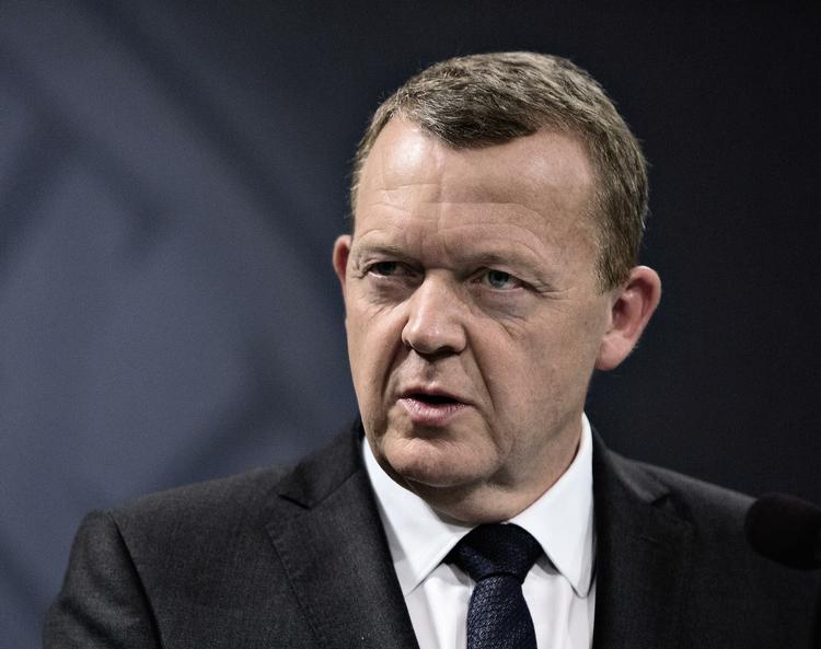 Forhandlinger. Modsat sin forgænger, den daværende finansminister Bjarne Corydon, er det lykkes statsminister Lars Løkke Rasmussen at undgå, at forhandlingsparterne i de kommende trepartsforhandlinger går i forsvarsposition allerede inden forhandlingerne er startet. 