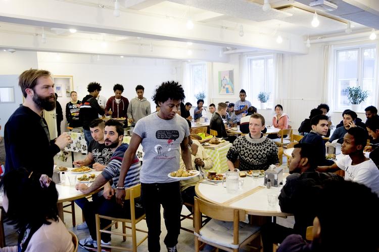 udgiftsstigning. Kommunerne har regnet ud, at det vil koste 1,5 milliarder kroner, at modtage 17.000 flygtninge i år. Det er 600 millioner mere end sidste år. 